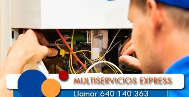 Electricistas en La Línea de la Concepción